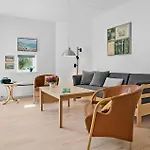 Διαμέρισμα Sopark Lejl 51 *
